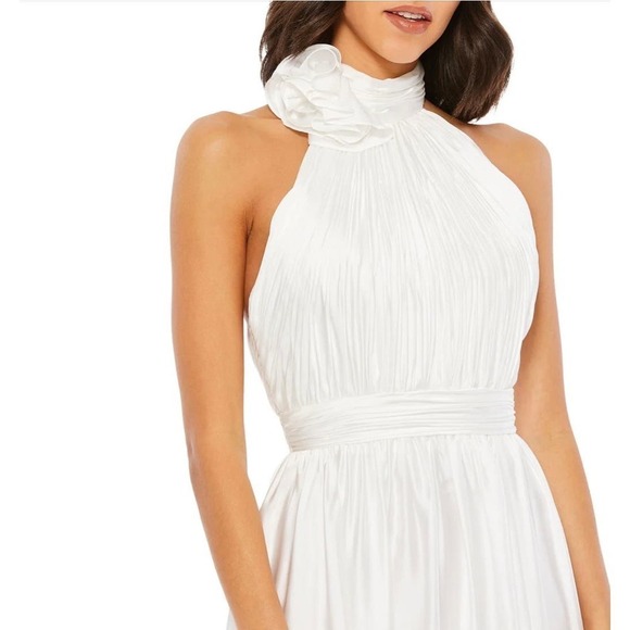 Mac Duggal Size 0 $398 NWT Rosette Halter White Chiffon Pleated Gown - Picture 3 of 12